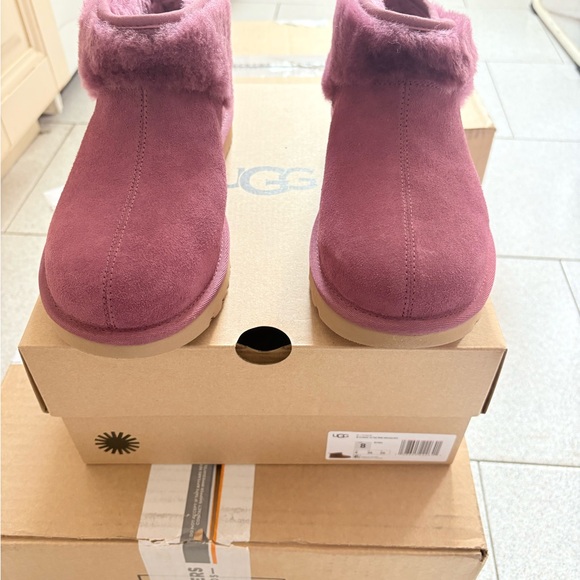 UGG Ultra Snugscape Mini Boots - Picture 9 of 16